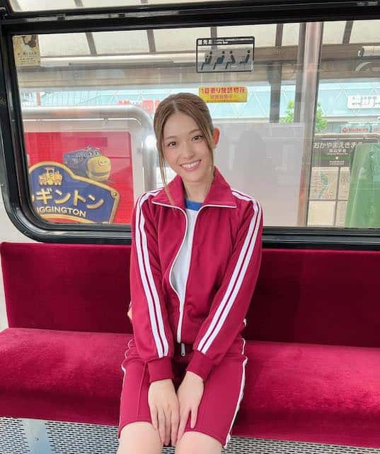 松村沙友理出演の『推し武道』DVD&Blu-rayが発売！「推しが家に届くぞ〜！」