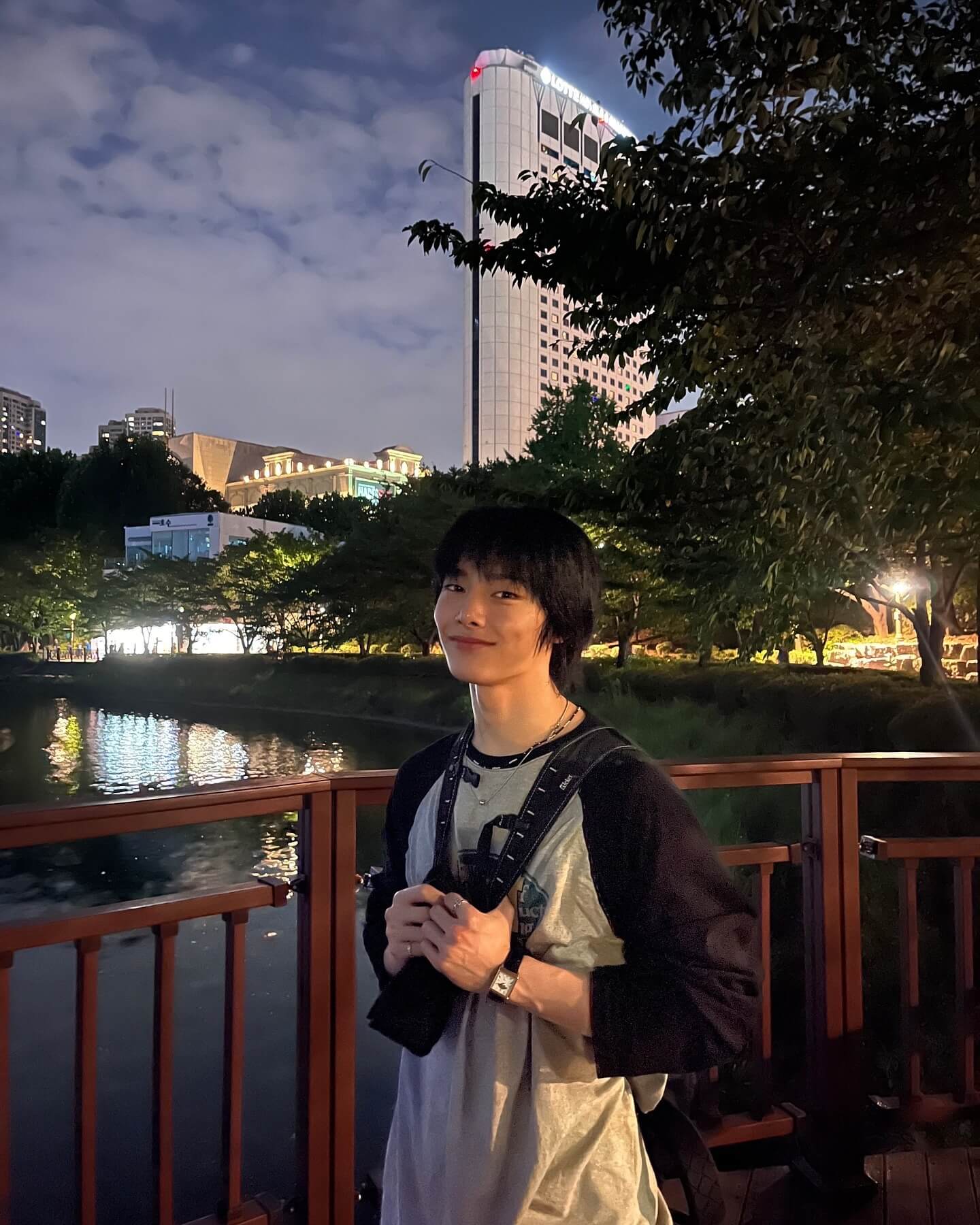 「夜の散歩」あの大人気韓国アイドルの超オフショットを見逃すな！