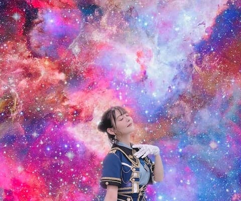 「なんか神々しいw」声優・上坂すみれの”宇宙を背にした”シュールな画像が話題に
