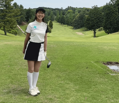 「スタイル良すぎ」ゴルフ美女子、不調を取り戻す！”フェニックス・スイング”にファン見とれてしまう「ナイスゥ」