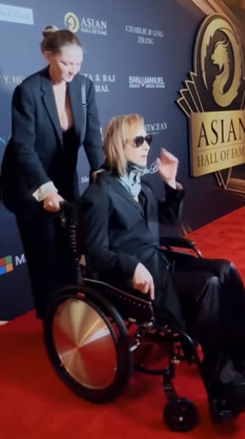 「触ったら痛そうな車椅子ですね」X JAPANのYOSHIKIが超ロックに改造した車いすでイベント参加！