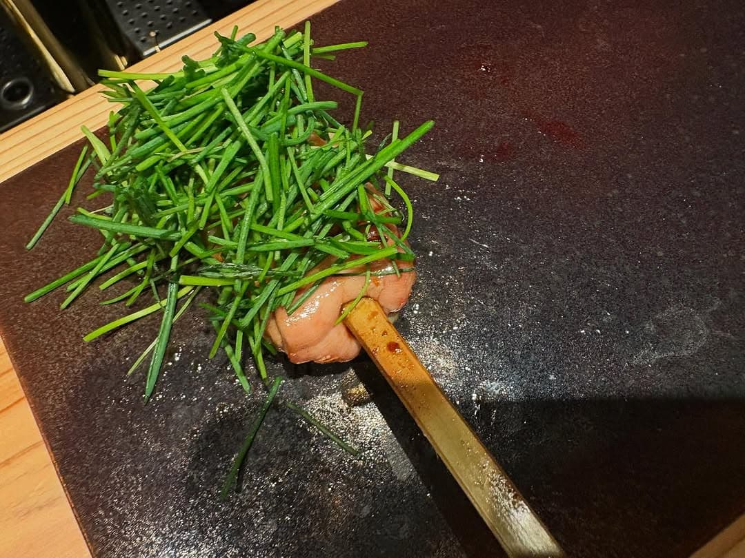 超豪華打ち上げ‼人気お笑い芸人〇〇が公開した、京都での食事が話題に‼