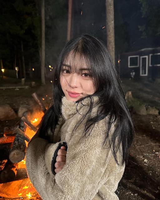 井出上漠がバスガイドに変身！？学園バラエティで修学旅行へ！