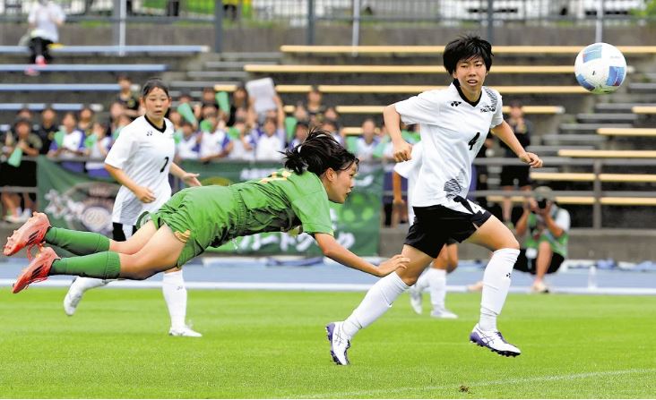 先制ダイビングヘッドで会場沸かした大商学園・佐藤ももサロワンウエキ選手、土壇場ヘッドで逆転優勝つかむ