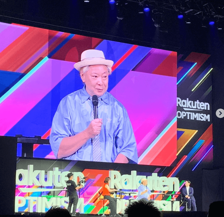 鈴木おさむ、Rakuten OPTISMイベントで「選ばれ続ける秘訣」を語る