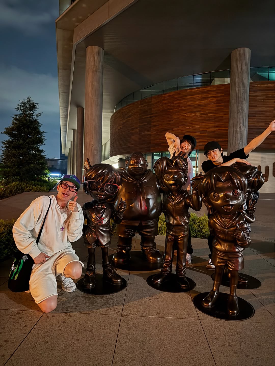 「仲間増えた」有岡大貴が知念侑李との記念写真にあの人が加わった豪華3ショットを披露