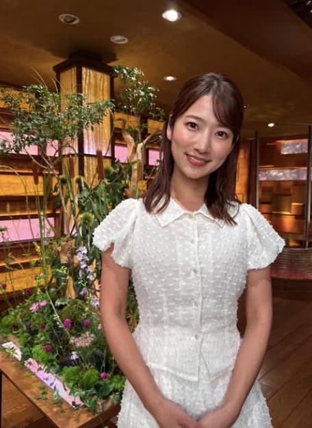 テレ朝アナウンサー・安藤萌々、赤と白を融合した素敵なセットアップ披露にファンうっとり