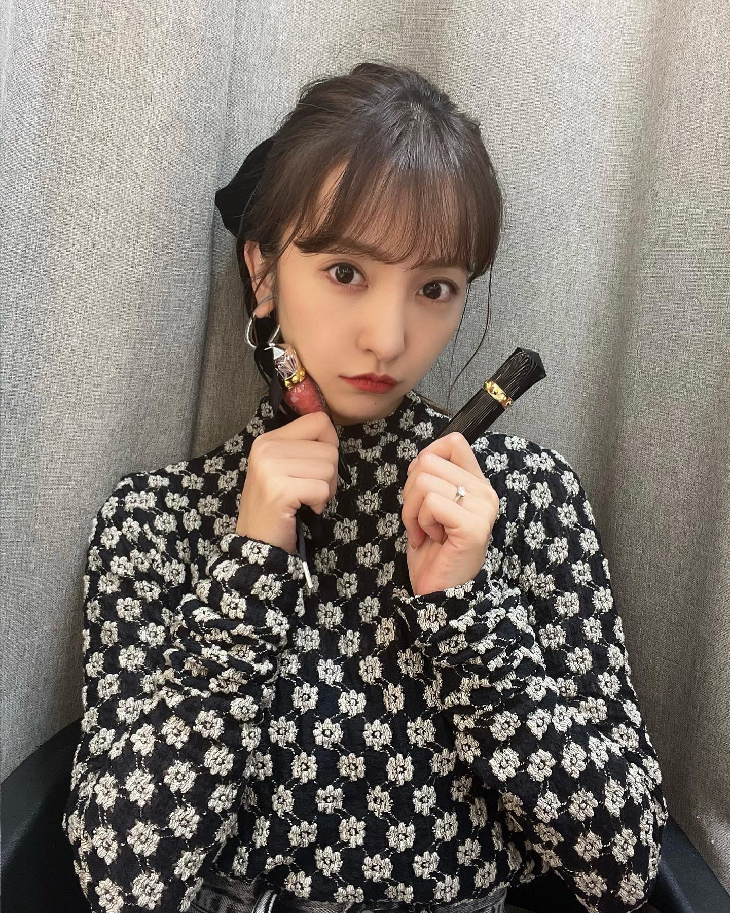 「可愛すぎる」メイク道具で板野友美が濃いめメイク披露👁🥀