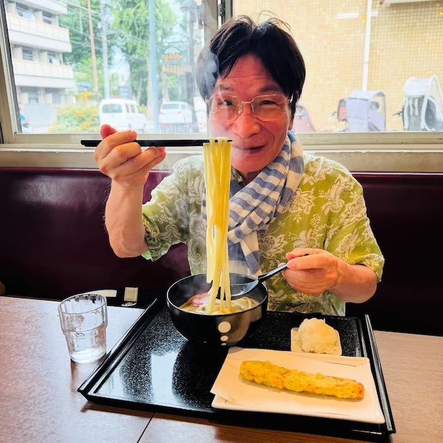 「湯気たっぷりの温かいのにしたよ！」尾木ママのランチオフショットにファンほっこり