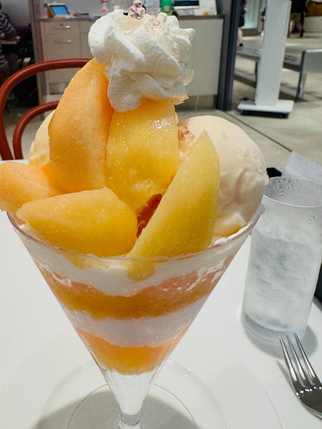 「甘くて、美味しくて、涼しくて元気になった！」教育評論家の尾木ママこと尾木直樹、駅ビル地下の〇〇〇〇を満喫