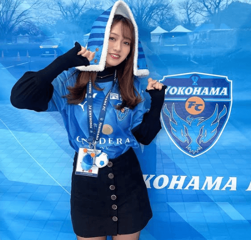 「可愛すぎです、癒されます」サッカー美女子、敗戦で肩を落とした”切なげ・ショット”を披露しつつ、ファンを鼓舞！「頭巾みたいで可愛い」