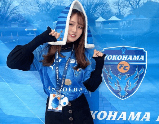 「可愛すぎです、癒されます」サッカー美女子、敗戦で肩を落とした”切なげ・ショット”を披露しつつ、ファンを鼓舞！「頭巾みたいで可愛い」