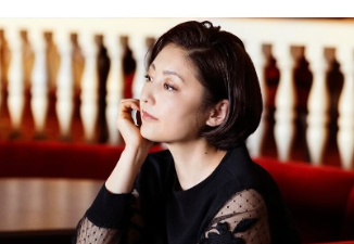 「息をのむ美しさ…」常盤貴子、配信開始報告とともに魅惑のオフショット披露！