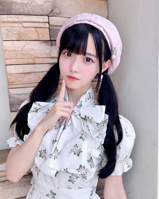 「なんでもかんでもかわいいのやめて…」アイドルグループ”高嶺のなでしこ”松本ももな、ツインテールとベレー帽でファンをきゅんとさせる！