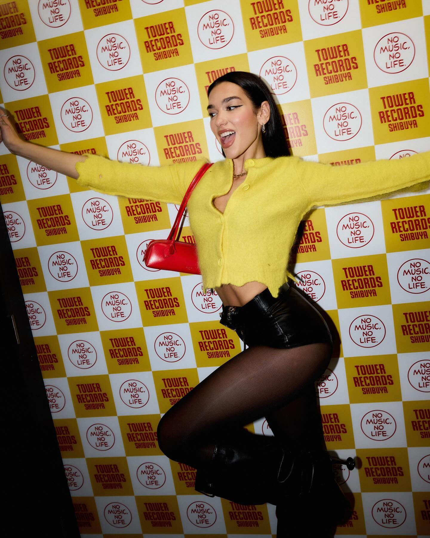 世界的大人気歌姫Dua Lipa　東京のタワレコに登場！
