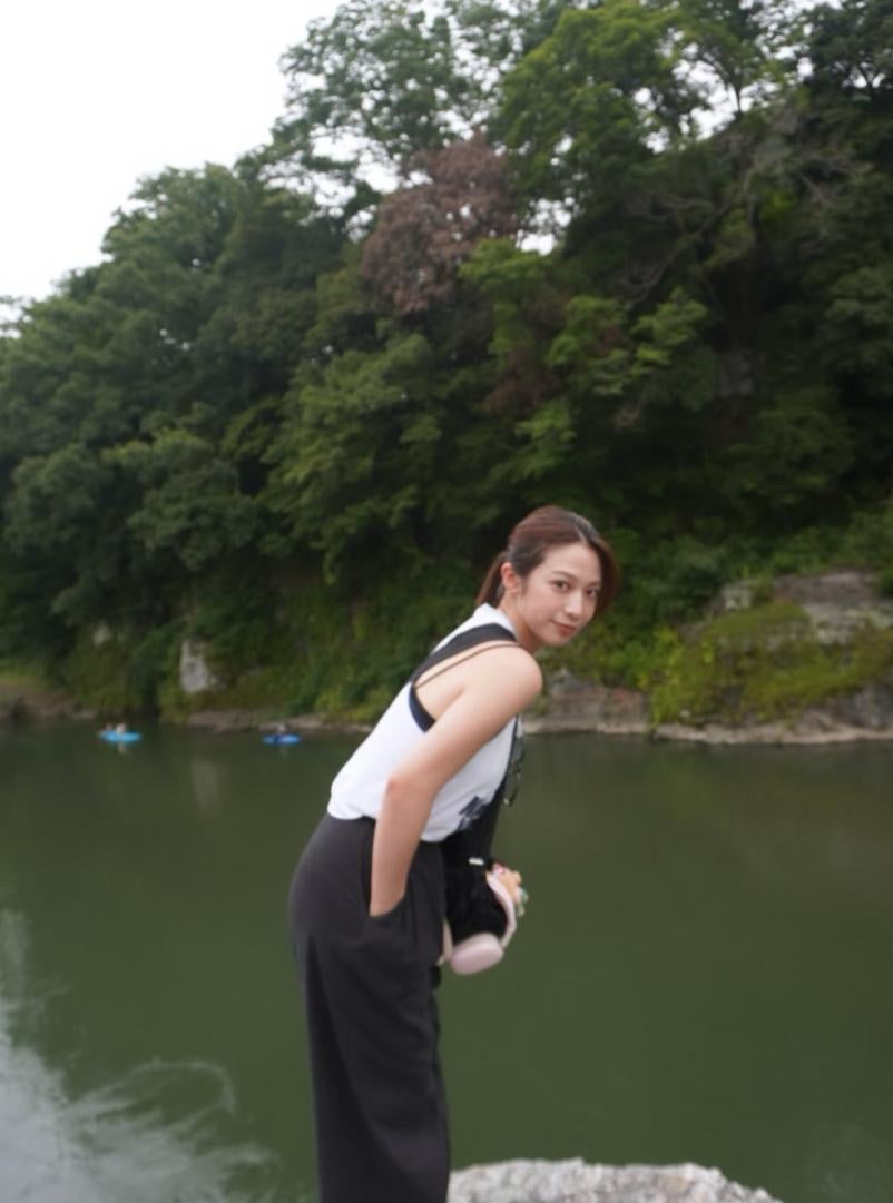 自然満喫！フリーアナウンサー・山口清香、秩父・長瀞の旅で“石畳チャレンジ”披露