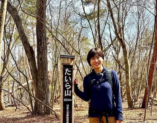 「春の心地よい気候の中で、登山を楽しみました」南沢奈央、山梨県のたいら山を登る！