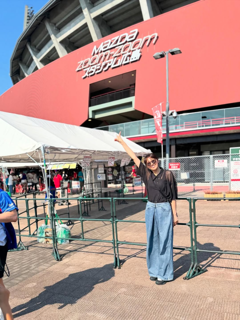 "中日ドラゴンズガチ勢"浅尾美和、初遠征『初めてのマツダスタジアム』気温35℃炎天下のビーナススマイルに注目！