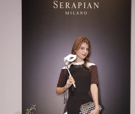 マギーの美しい黒ドレス姿にコメント集まる！？「可愛い過ぎる」