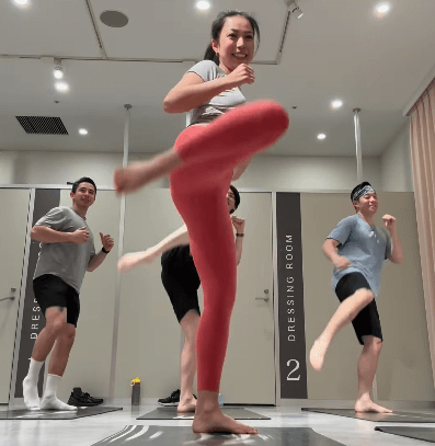 「最高に気持ちよく心も体もスッキリ！」美女プロサーファー、フィットネスシーンを公開！連続ハイキック＆ジャブの披露にファン歓喜