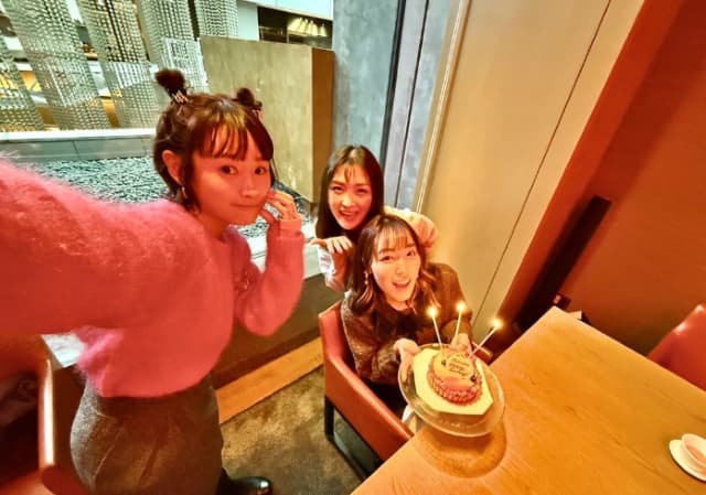 元モー娘。高橋愛が後輩の誕生日を祝う「仲間って良いですね」
