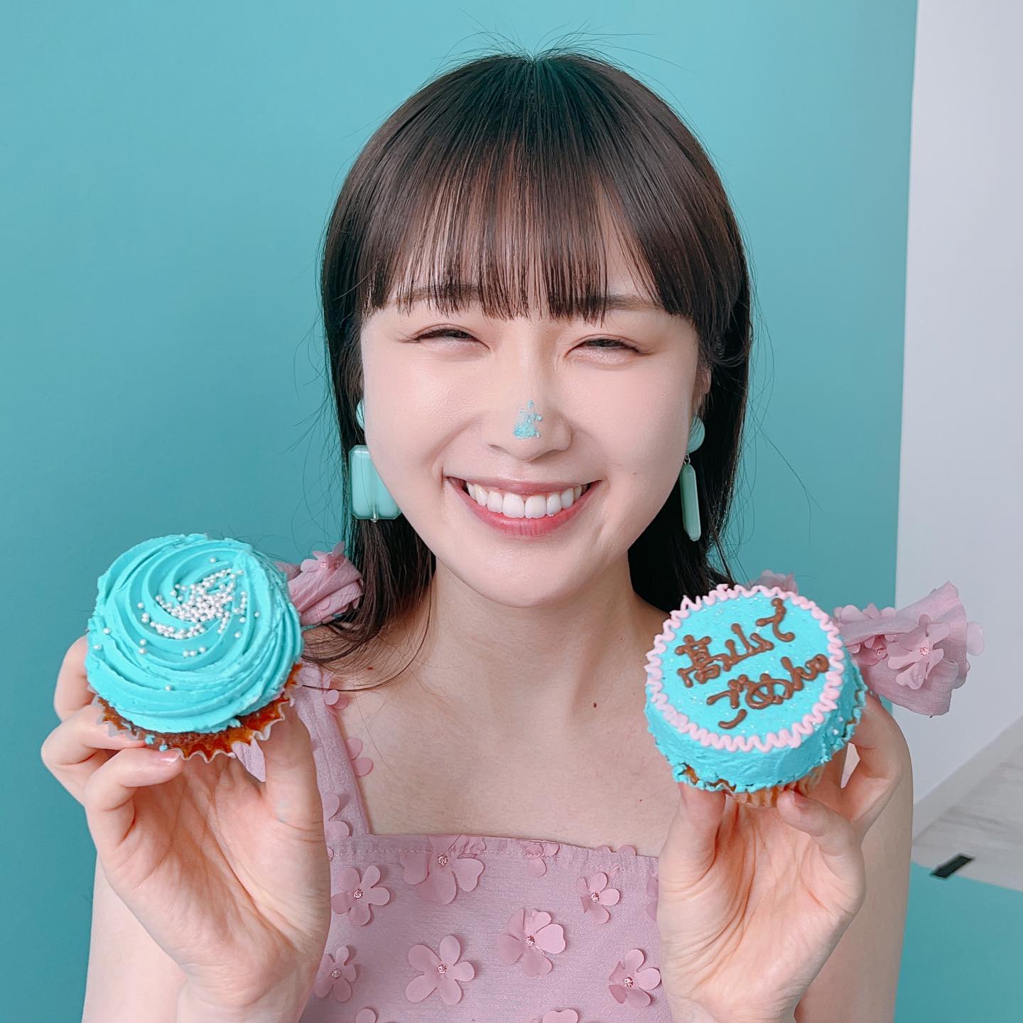 高山一実が20代最後のアイドルグッズを発売！「買わせていただきます🔥」