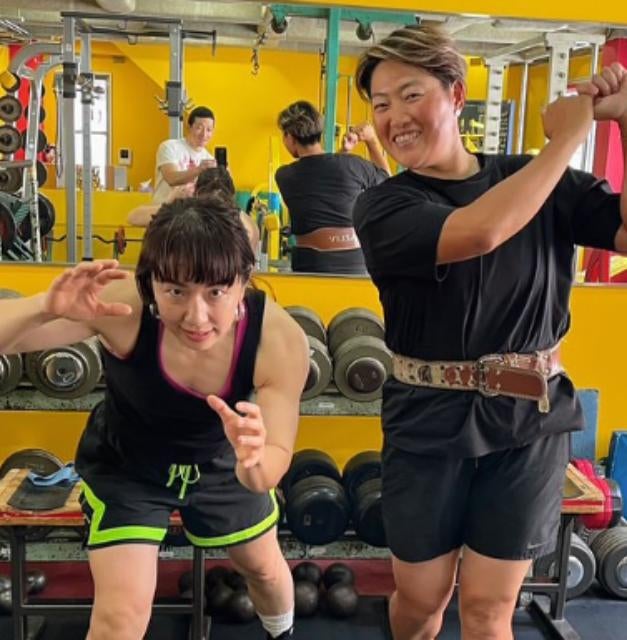 プロゴルファー・工藤遥加、再びアニマル浜口ジムへ！京子さんとの“似てる”発見に笑顔
