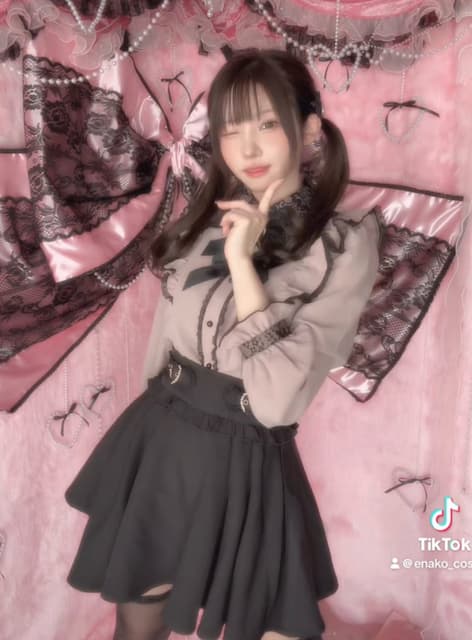 えなこが地雷系ファッションで踊ってみた！かわいいと話題に