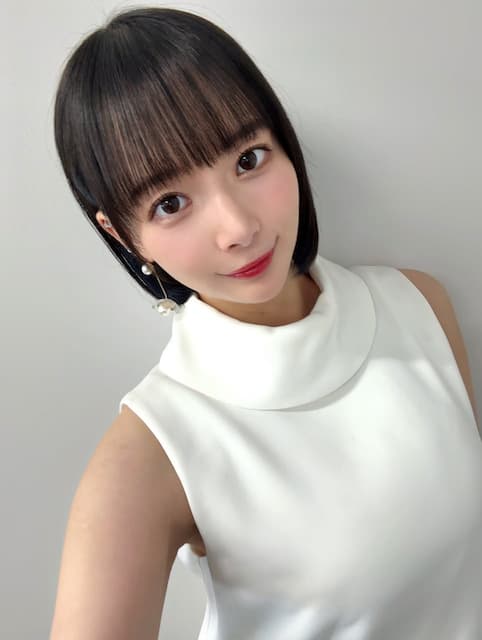 岡田紗佳が白ワンピで魅せた…破壊力がすごいと話題