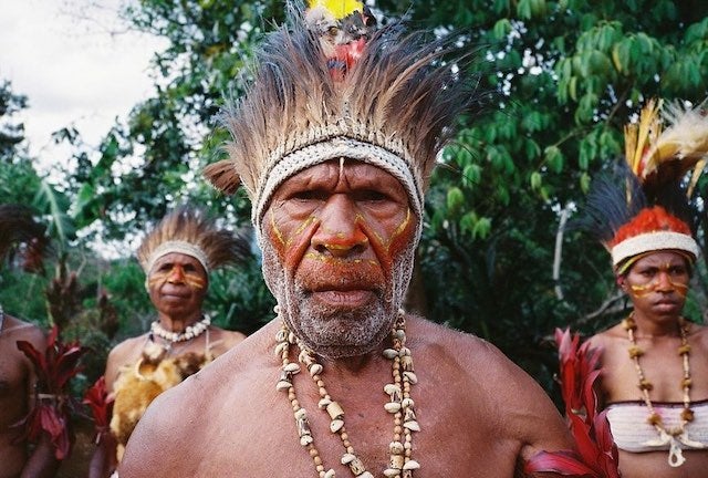 イモトアヤコ、イッテQのオフショットを公開📷様々な民族の写真が👀