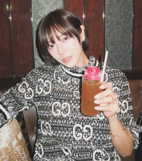 グラスを持つだけでカッコイイ！グラドル・わちみなみ 30歳を祝いパーティー！