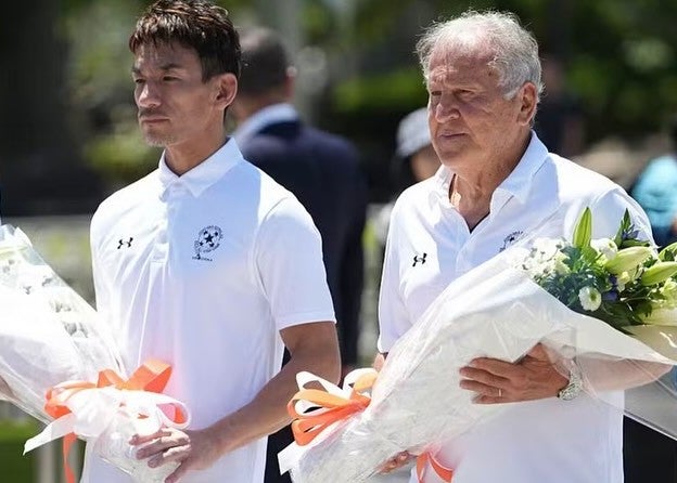 ジーコが世界平和を願うチャリティーマッチを開催！中田英寿も広島平和記念公園の献花に参加