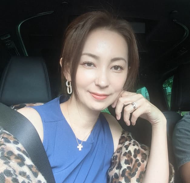 「デートに誘われると嬉しい」真山景子、大人の色気全開の車内デート風景を披露