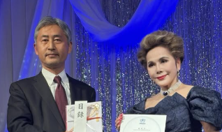 デヴィ夫人がUNHCR協会に300万円を寄付　“専務理事”として国際支援をけん引「命と暮らしを守るために」