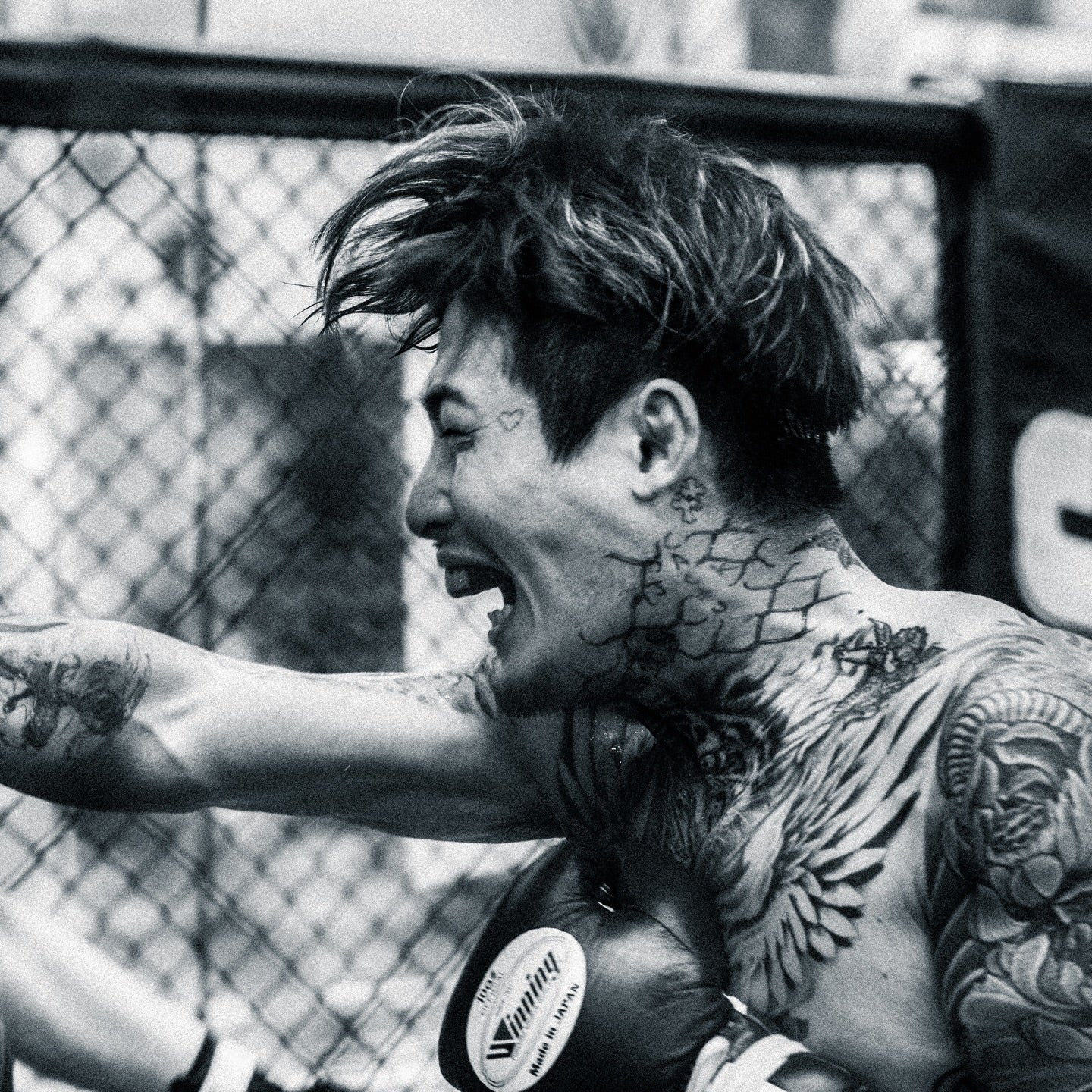 「Just moment please…」平本蓮、闘志むき出しのモノクロショットに反響