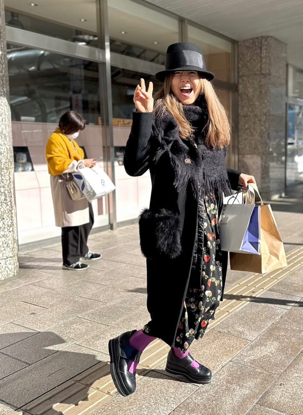 熊谷真実のお洒落コーデショットにファン称賛！「カラータイツバンザイ」