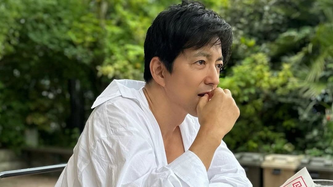 白シャツに宿る清涼感…大沢たかお、存在がもはや癒し