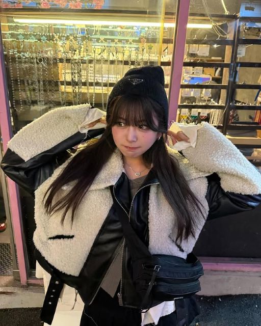 「今から怯えてるﾌﾟﾙﾌﾟﾙ」人気レースクイーン水瀬琴音、極寒の韓国行き前に『激カワニットコーデ』で準備万端!?