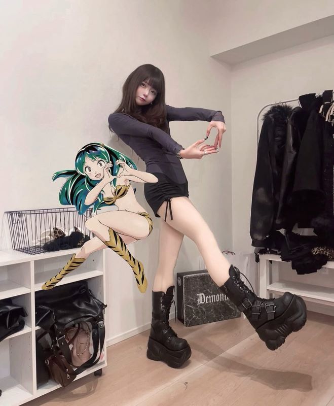 「実はお人形さんですか？？」あの人気インフルエンサーの最新ショットが可愛すぎると話題に