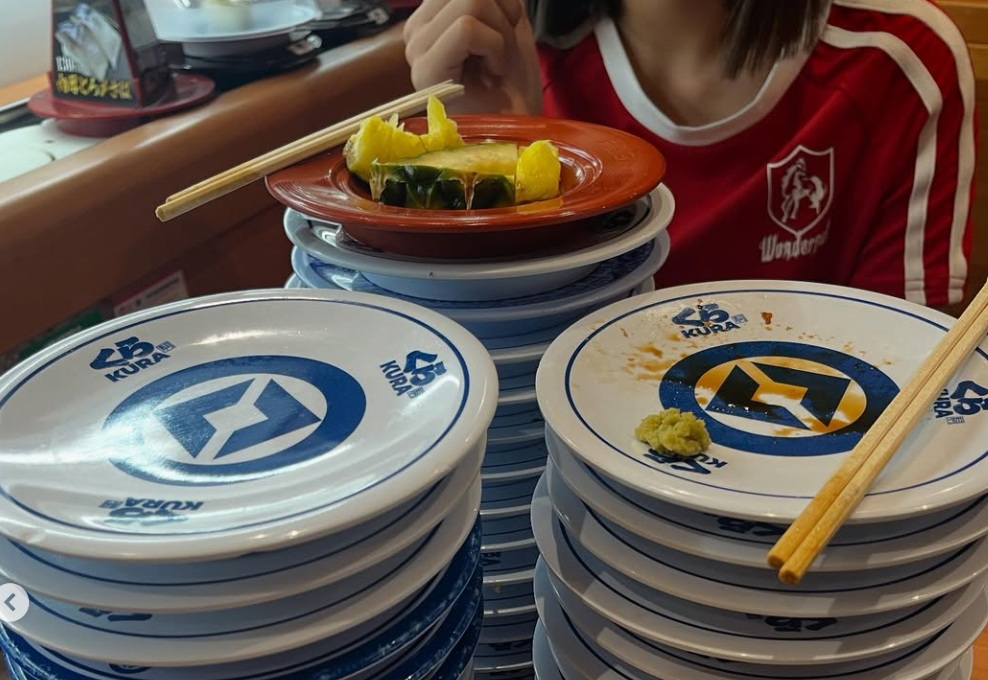 「まさかの完敗」元関脇・豊ノ島、バレー部の娘と“くら寿司対決”で大食い負けを報告！