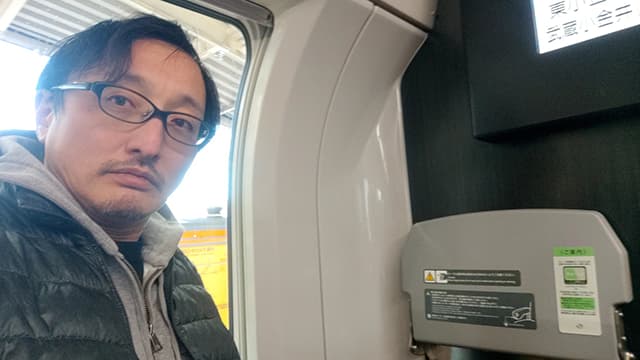 怪談師・吉田悠軌「乗り納めとして…」グリーン車の有料化に嘆きと感謝のオフショットを公開！