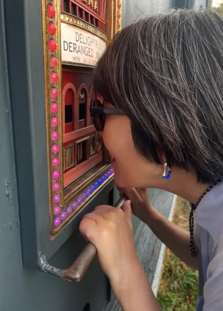 光浦靖子がバンクーバーで発見した1番小さな〇〇を観覧するほっこり光景を公開