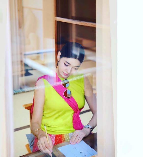 まるで異国の僧侶のよう！？アンミカの最新ショットが話題に📷