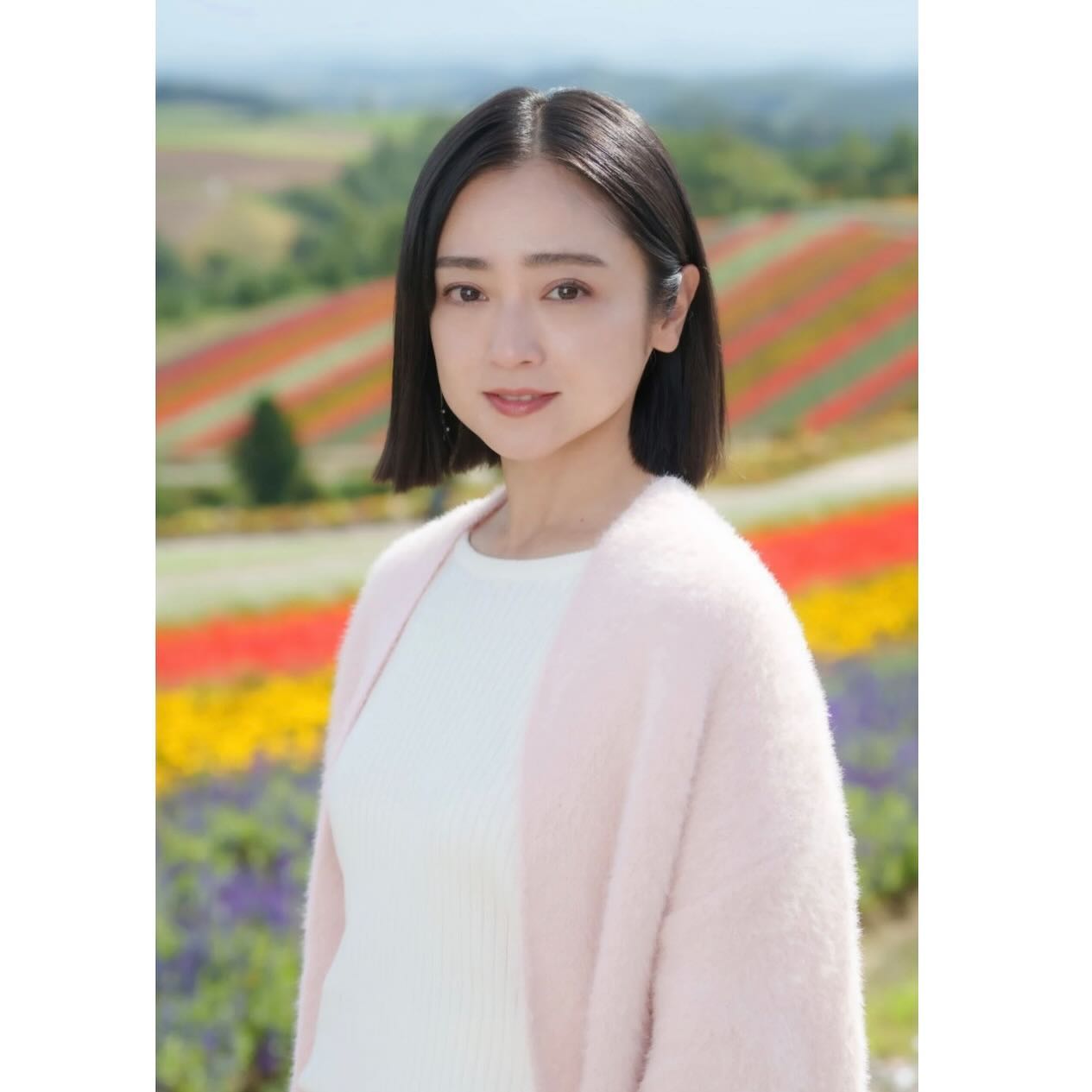 安達祐実が花畑🌷での最新ショット公開📸3月から主演ドラマ配信開始🎞💖