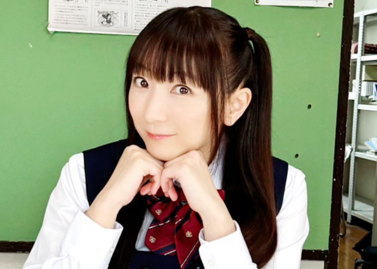 堀江由衣、夏休み制服オフショット公開！学校セットでライブ撮影の裏側ちらり