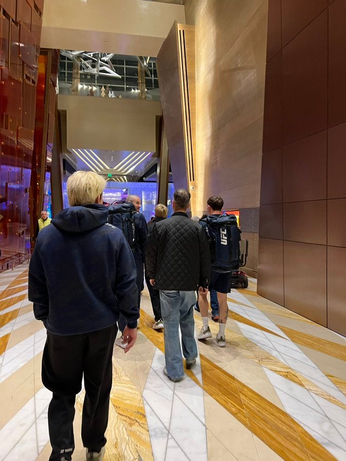 石黒翔也、朝倉海のセコンドでUFC会場へ！勇ましい後ろ姿を公開