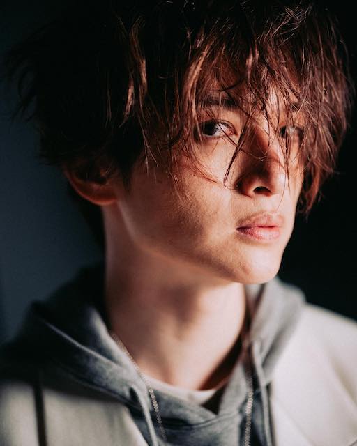 玉森裕太のカメラ目線ショットにファンメロメロ💕「こんなに見つめられたらヤバイ」