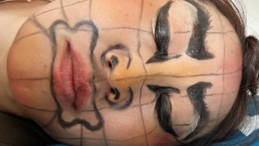 キンタロー。が“ねぶた密着ショット”を公開！「寝ぷた」に爆笑コメント殺到