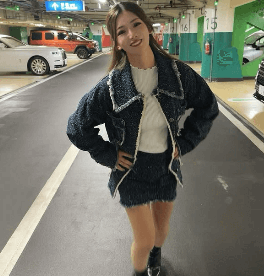 100万円をゲットしたゴルフ美女子・中野なゆ、立体駐車場で魅せた”ドヤ・ミニスカショット”にファン大絶賛！