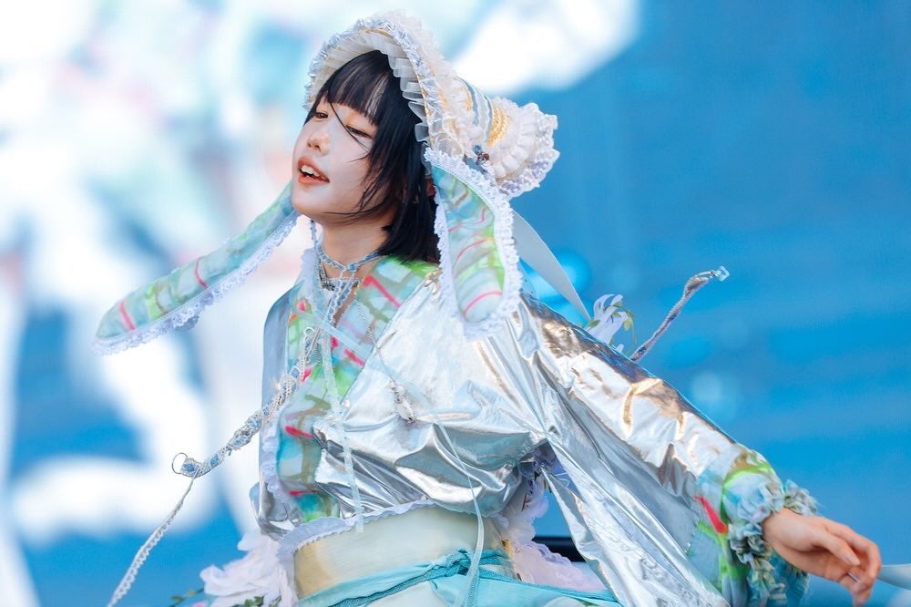 あのちゃんが天女のようなライブ中ショットを公開！美しさにいいね続々